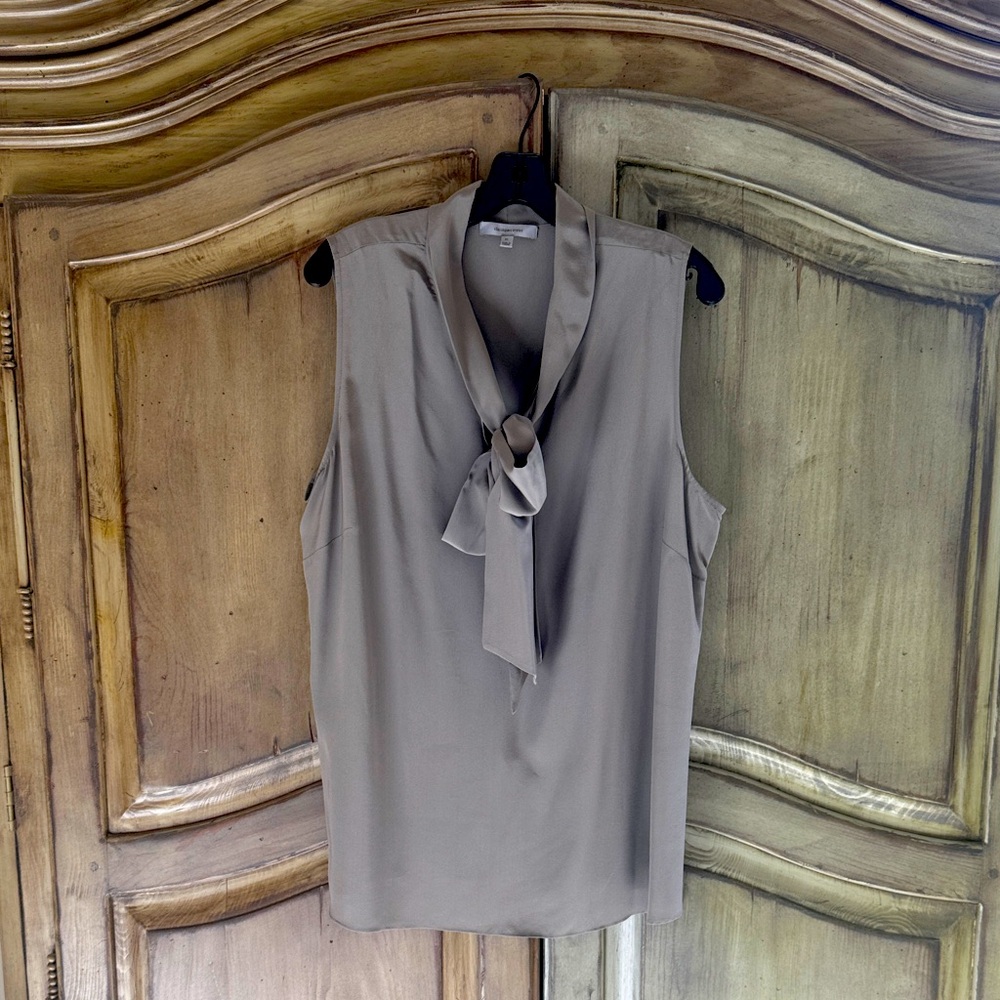 Classiques Entier grey Sleeveless Blouse w/tie